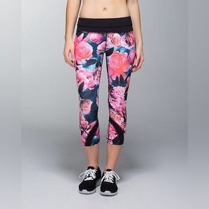 Lululemon Run: Inspire Crop II
Secret Garden / Black
